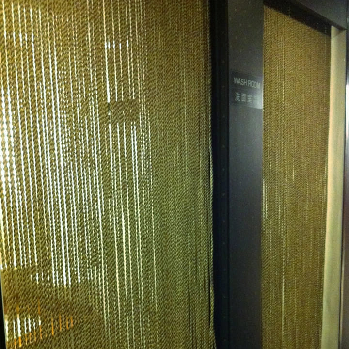 八代いぐさ本い草製・スリム縄のれんが洗面所に配置